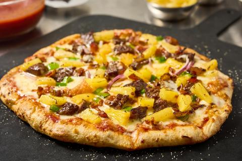 Del Monte Chipotle Steak Bacon and Pineapple Pizza for Foodservice